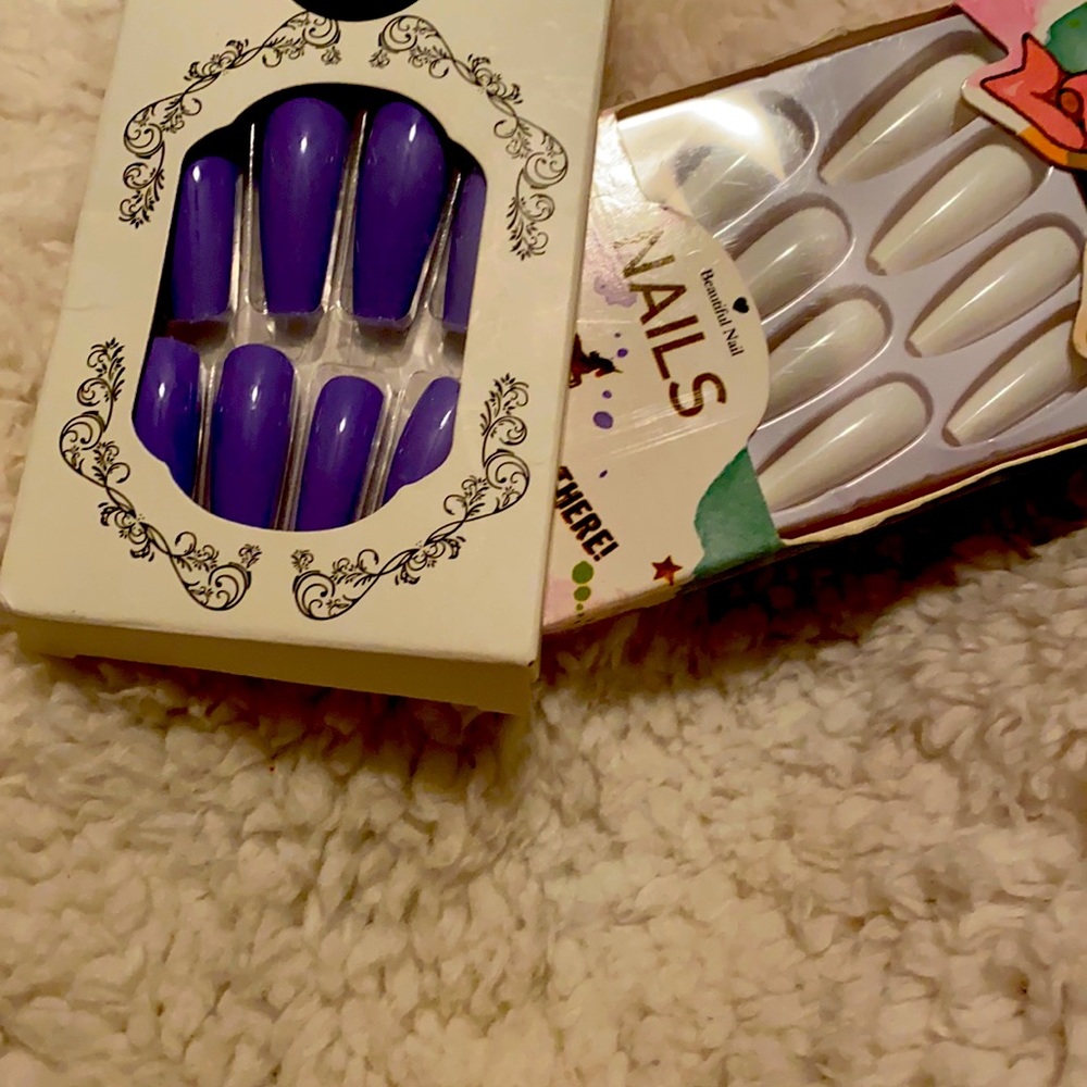 Press on nails